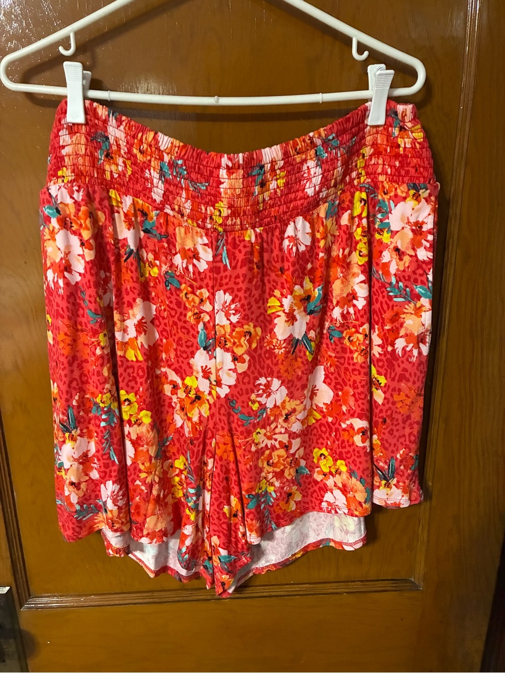 ❤️ 2/$10 - NWT $46 torrid Red Floral Smocked-Waist Skort Shorts